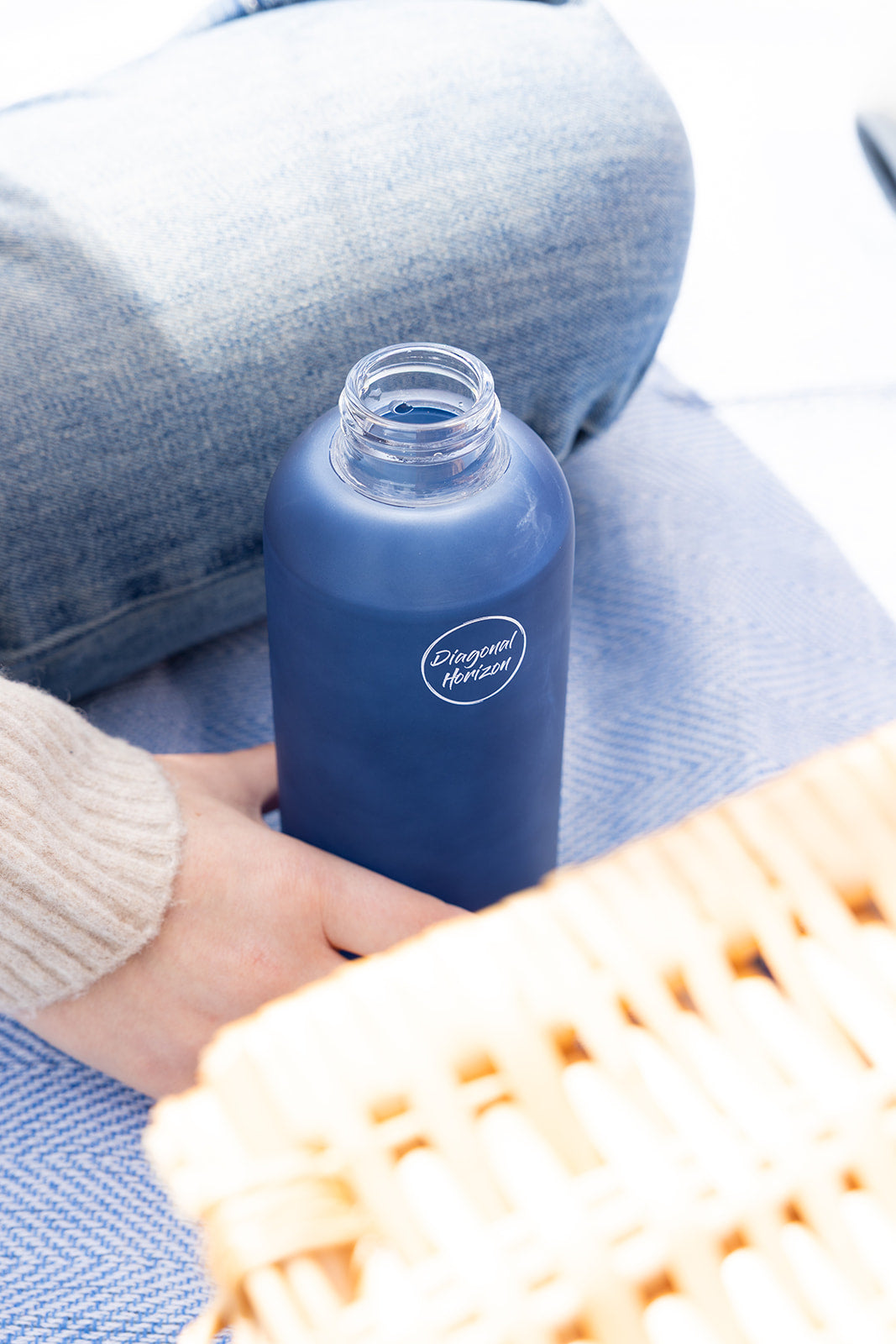 Eco-friendly glass water bottle with  metal lid