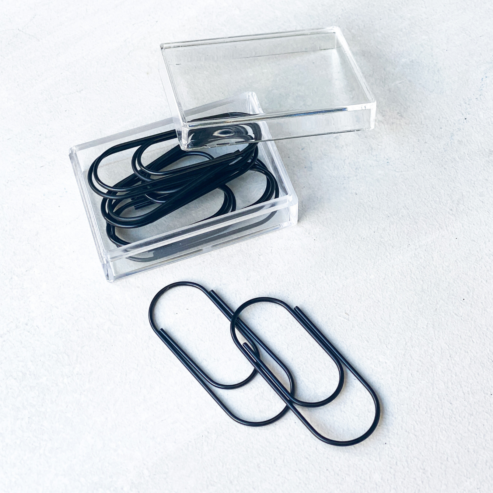 Diagonal Horizon Black Jumbo Paper Clip - [collection_type]
